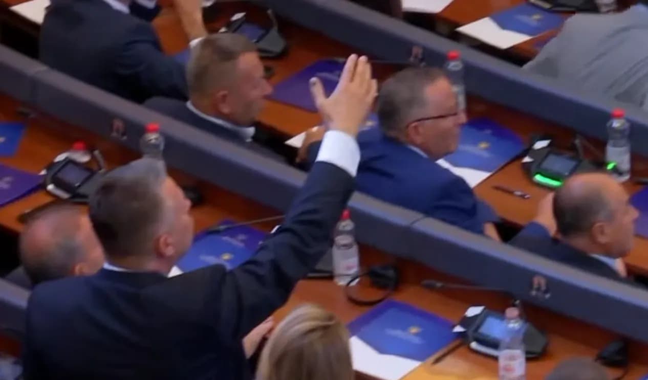 Ndërpritet seance e Kuvendit, protestojnë deputetët e PDK-së