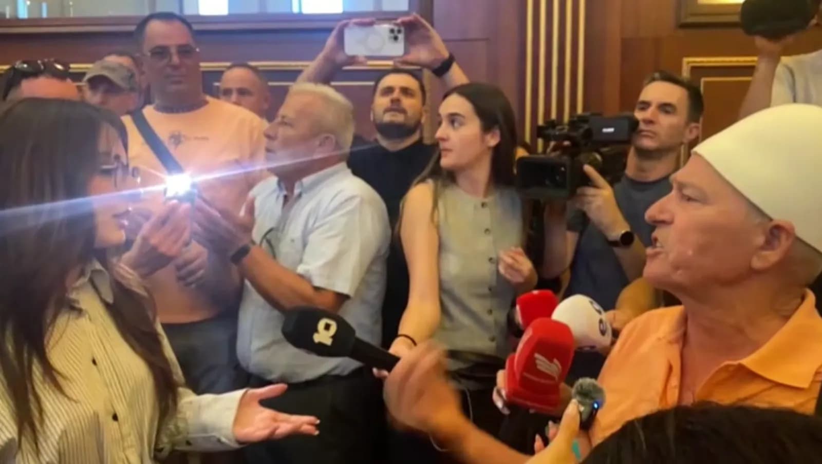 Përplasja në Kuvend, Sala Jashari: Mua më ka ardhë keq për zotëriun, është pasqyrë e Vetëvendosjes