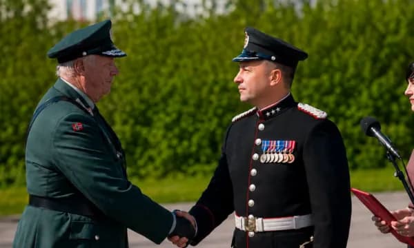 Ish- Ministri Mehaj publikon një fotografi me Mbretin e ndjerë Harald: Kam shërbyer 20 vjet nën komandën tënde…