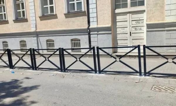 Vendosen rrethoja mbrojtëse pranë shkollave në Prishtinë, Rama: Për sigurinë e fëmijëve
