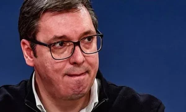 Vuçiq kundërshton lëvizjen e KFOR-it në urën e Ibrit: Do të bisedoj me shefin e Ushtrisë serbe