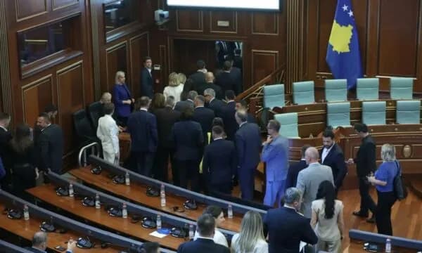 Haxhiu e shtyn seancën, Vetëvendosje nuk i voton Vlora Çitakun dhe Kujtim Shalën si nënkryetarë
