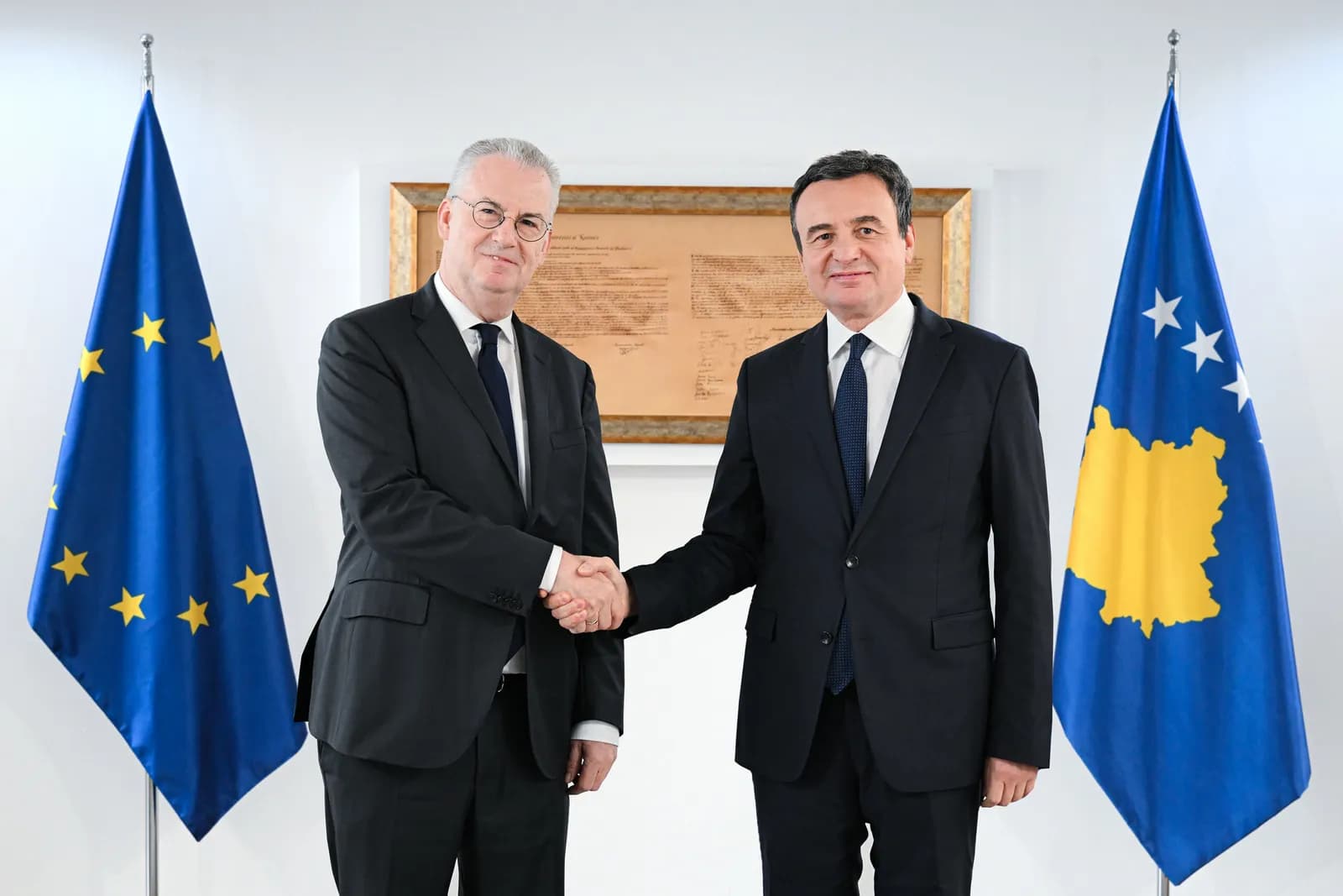 Kryeministri Kurti priti në takim shefin e ri të Zyrës së BE-së në Kosovë, Schuebel