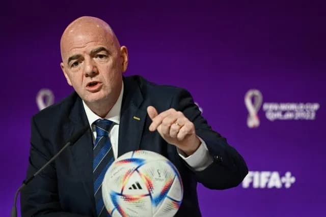 Infantino në qendër të stuhisë: Fifa akuzon Uefa-n për sulm mediatik