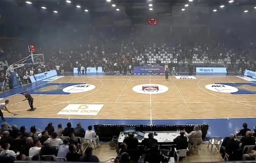Ndërpritet ndeshja e Superkupës në basketboll
