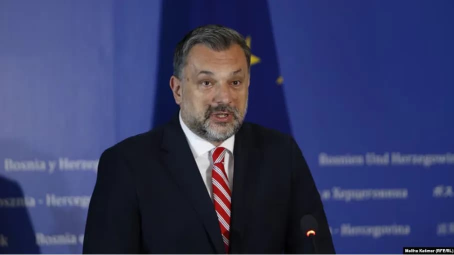 Sarajeva e tërheq stafin e Ambasadës nga Serbia pas varrimit të Mlladiqit me nderime shtetërore