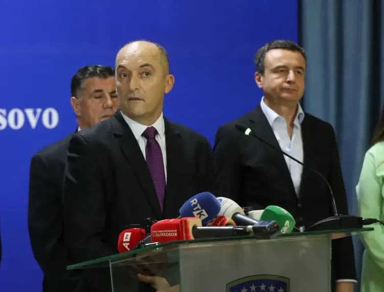 Vetëvendosje reagon zyrtarisht për tërheqjen e Bekim Sejdiut nga gara për president