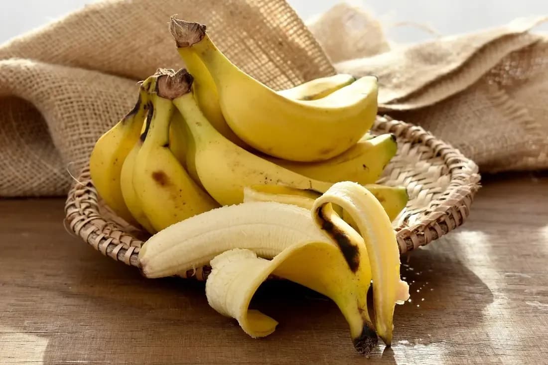 A është më mirë t’i hamë bananet në mëngjes apo në darkë?