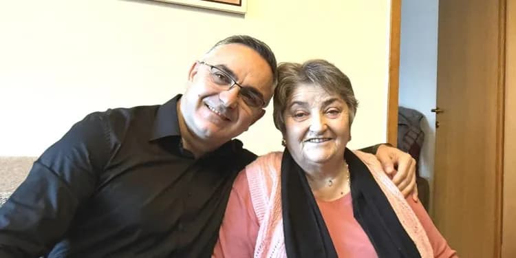 "Neva na la me dhimbje e merzi, por me krenari..", Tahiri jep detaje rreth ceremoisë së varrimit të nënës