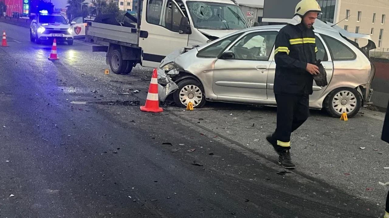 Aksident tragjik në autostradën Durrës-Tiranë, përplasen 5 automjete, një i vdekur