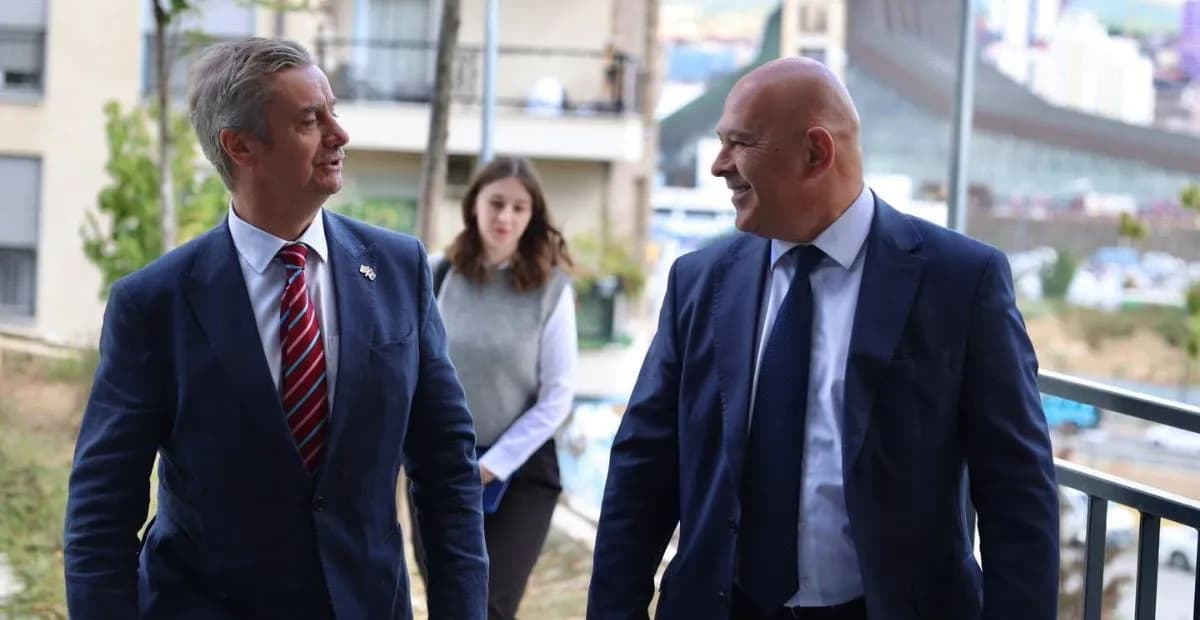 Gjini takon ambasadorin britanik, diskutojnë për vendimin në Hagë dhe situatën politike