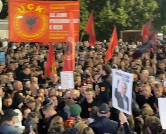 Protesta vazhdon prej dy javësh, Haziri kërkon të procedohet Ligji për Specialen