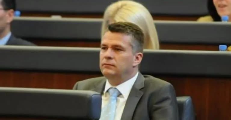 Demaku për Kurtin: Nuk i kaloi inatet e brendshme politike, dështoi ta mbronte UÇK-në