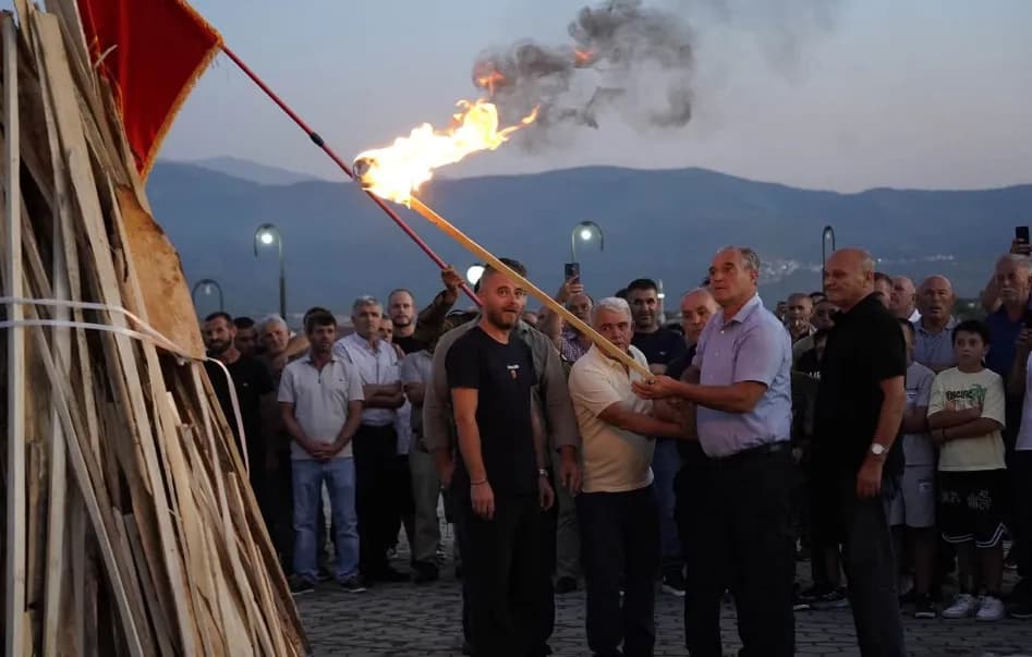 Nga Pashtriku kërkohet drejtësi për Thaçin, Veselin, Krasniqin e Selimin