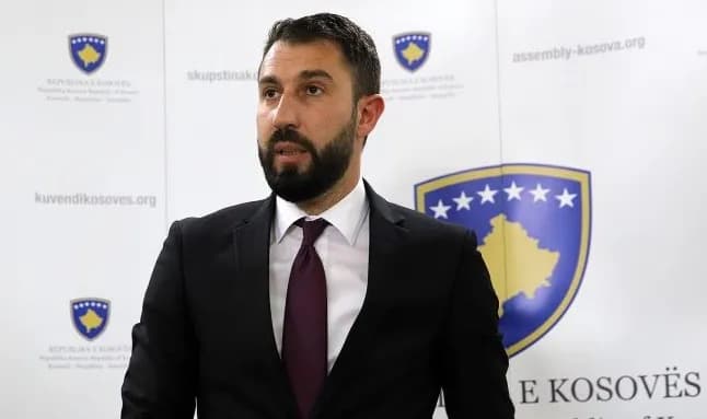 PËRPLASJA QË ZGJATI 3 VITE MBYLLET NË GJYKATË: SEJDO BERISHA I KËRKON FALJE MINISTRIT ELBERT KRASNIQI PËR SHPIFJE DHE FYERJE