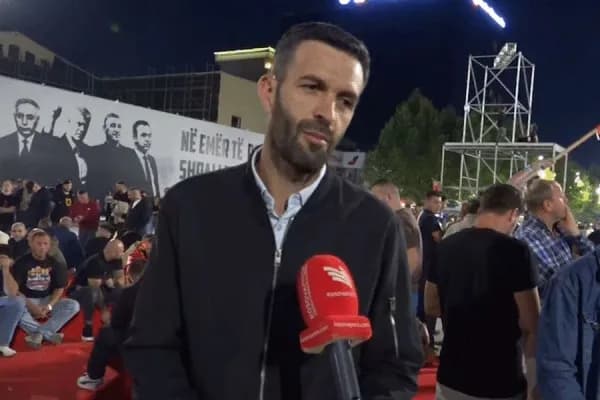 Rrahmani në protestën para Qeverisë: Vendimi i Speciales i padrejtë, PDK-ja po shqyrton veprimet juridike