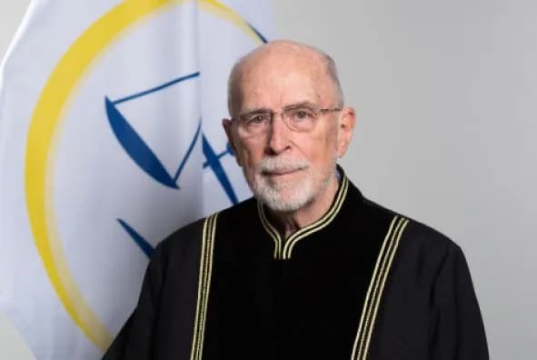 ​Kush është Charles Smith, amerikani që dënoi me 81 vjet burgim katërshen e UÇK-së