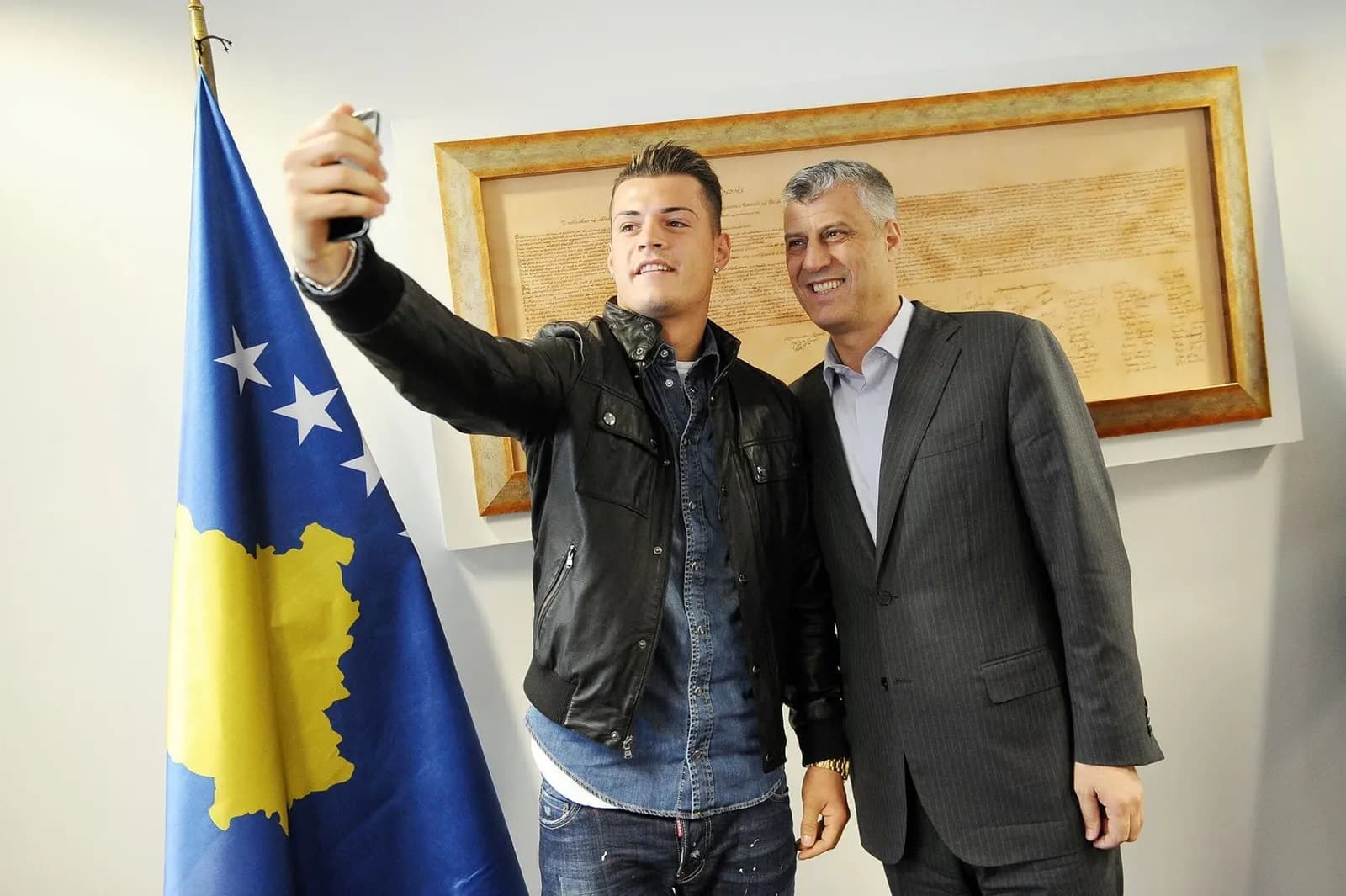 Xhaka në mbështetje të çlirimtarëve: Luftuan në tokën e tyre për lirinë e atdheut