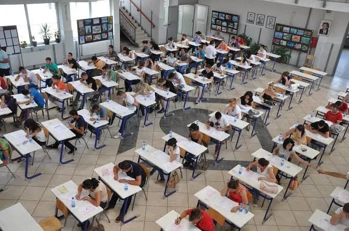 PISA 2025: Shqipëria përmirësohet në matematikë dhe shkencë, por rezultatet kanë kufizime