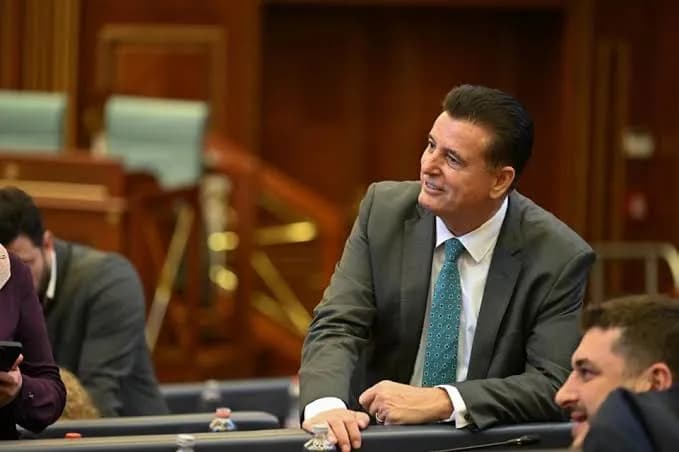Bahtiri: Në emër të popullit serb” mund të propozojë vetëm Vuçiqi në Serbi, e jo Igor Simiqi në Kosovë