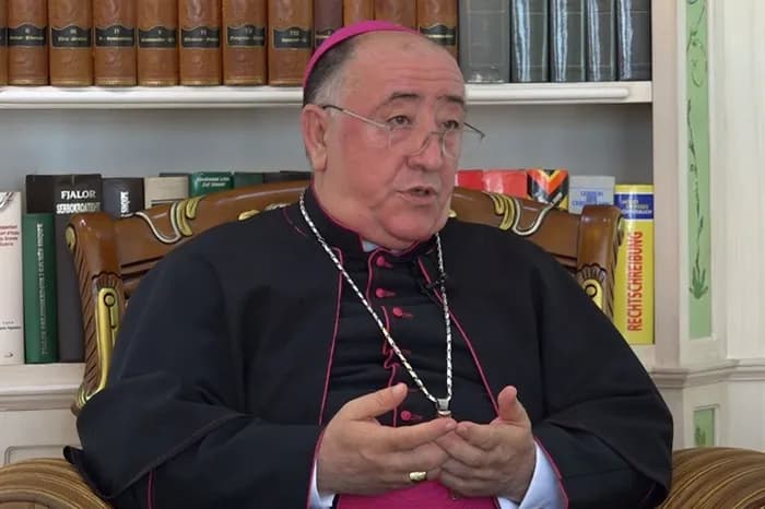 Ipeshkvi Dodë Gjergji: Nuk ka konflikt mes katolikëve dhe myslimanëve në Kosovë