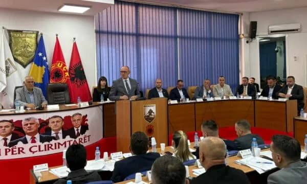 Komuna e Ferizajt miraton buxhetin mbi 56 milionë euro për 2027, mbi 15 milionë euro për investime kapitale – LDK dhe VV lëshojnë sallën