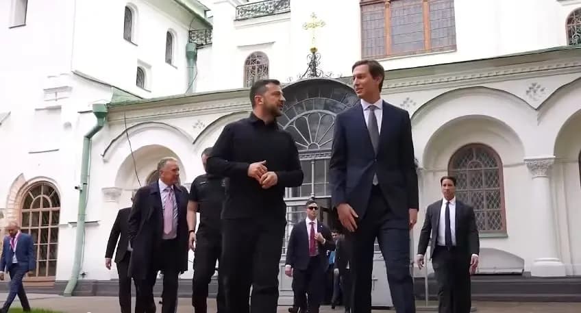Emisarët amerikanë mbërrijnë në Kiev, priten nga Zelensky