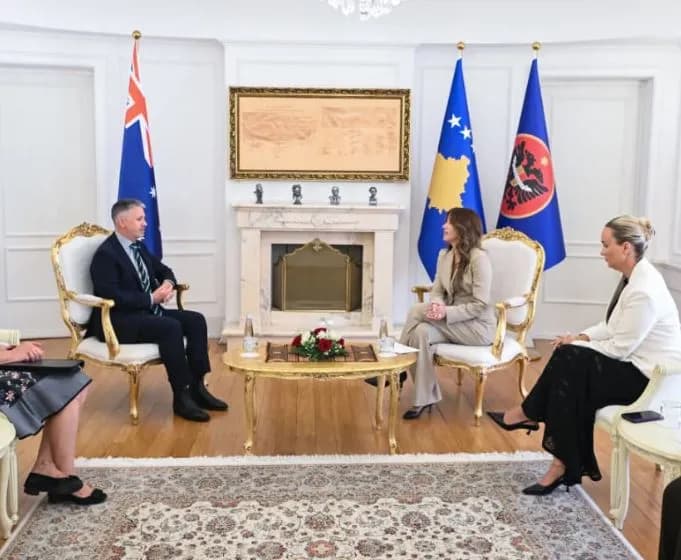 Haxhiu pranon letrat kredenciale të ambasadorit të Australisë në Kosovë