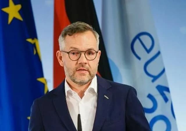 Serbia pret me nderime Ratko Mladiqin, eurodeputeti gjerman: Turp për Serbinë, glorifikimi i tij është i papranueshëm