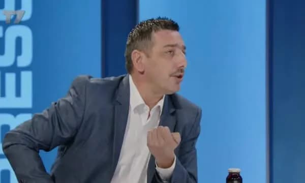 Syla: Pamjet e ceremonisë shtetërore për Mlladiqin duhet t’i shohin gjyqtarët e Hagës që po i gjykojnë çlirimtarët tanë
