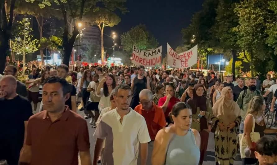 98 ditë protestë në Shqipëri- Qytetarët mblidhen sërish në shesh!