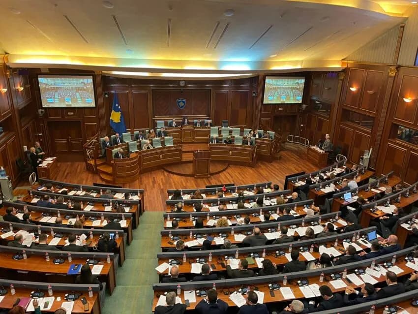 PDK-ja dhe Aleanca paralajmërojnë “fazë tjetër” për kthimin e ligjshmërisë, LVV-së i kërkohet reagim nga institucionet e sigurisë
