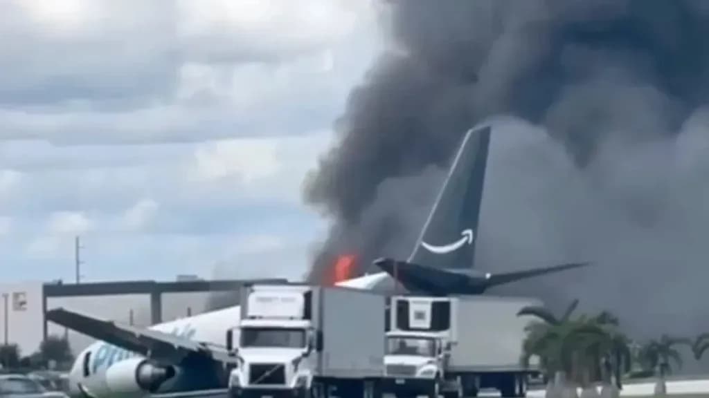 Aeroplani i mallrave del nga pista në aeroportin e Miamit, disa persona të lënduar