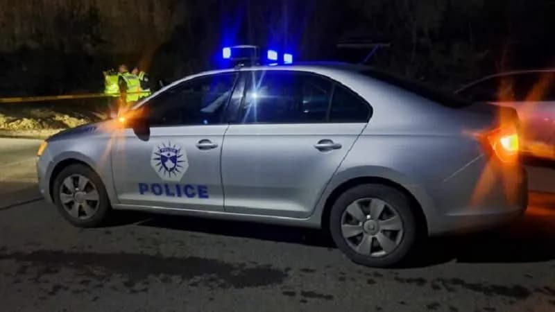 Policia ktheu mbrapsht rreth 15 vetura me simbole kombëtare në Mitrovicën e Veriut