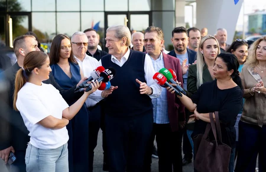 Sali Berisha rikthehet në Tiranë pas vizitës në ShBA: Ky është udhëtimi më ripërtëritës i jetës time