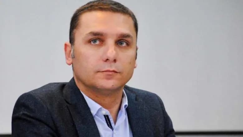 Kelmendi për vendimin e VV-së që të votoj Çitakun dhe Shalën: A kaq naivë i pandehin qytetarët, mendojnë ndoshta që të gjithë në këtë vend hajnë bari!