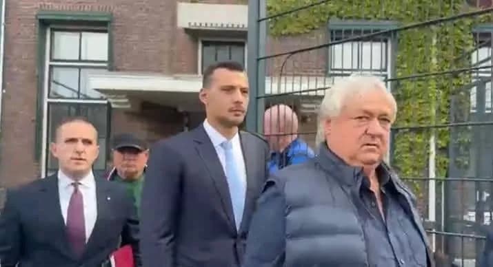 Vendimi për liderët e UÇK-së, djemtë e Thaçit dhe Veselit largohen nga gjykata pa koment