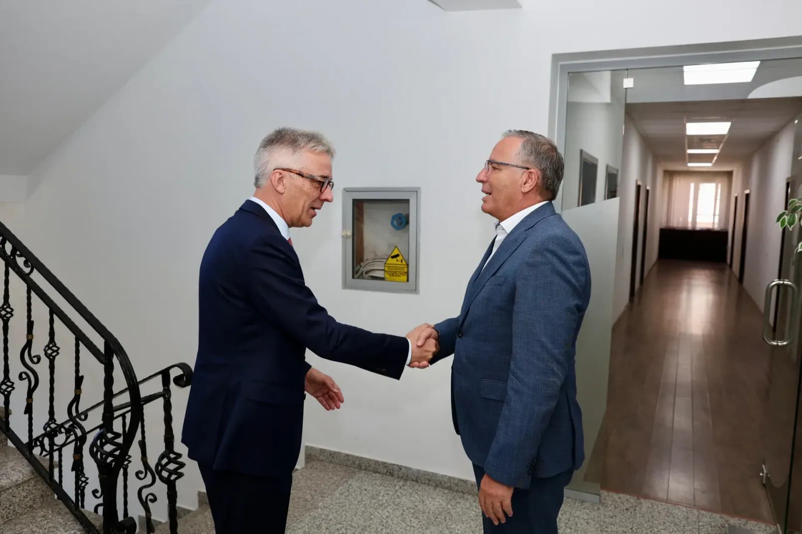 Hamza pret ambasadorin Rudolph: Askush nuk mund ta vendosë vullnetin politik mbi Kushtetutën