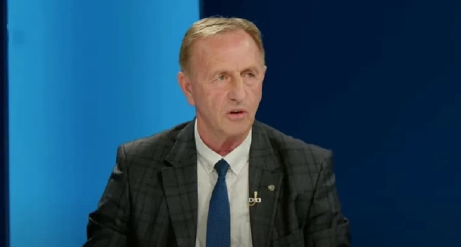 Punëtorët teknikë të shkollave në Prishtinë hyjnë në grevë, kërkojnë pagat e vonuara dhe kompensimin e ditëve të papaguara
