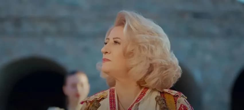 Kënga “Mora fjalë” s’është më në YouTube, mësohet se kush kërkoi largimin e saj
