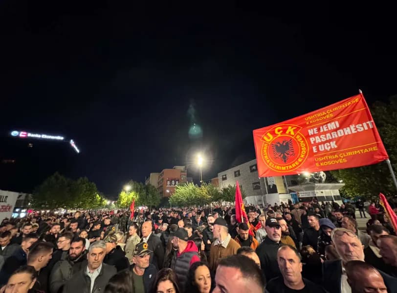 Ermal Fejzullahu, Alban Dudushi e Korab Shaqiri sonte në natën e 15-të të protestës “Jo në emrin tim”!