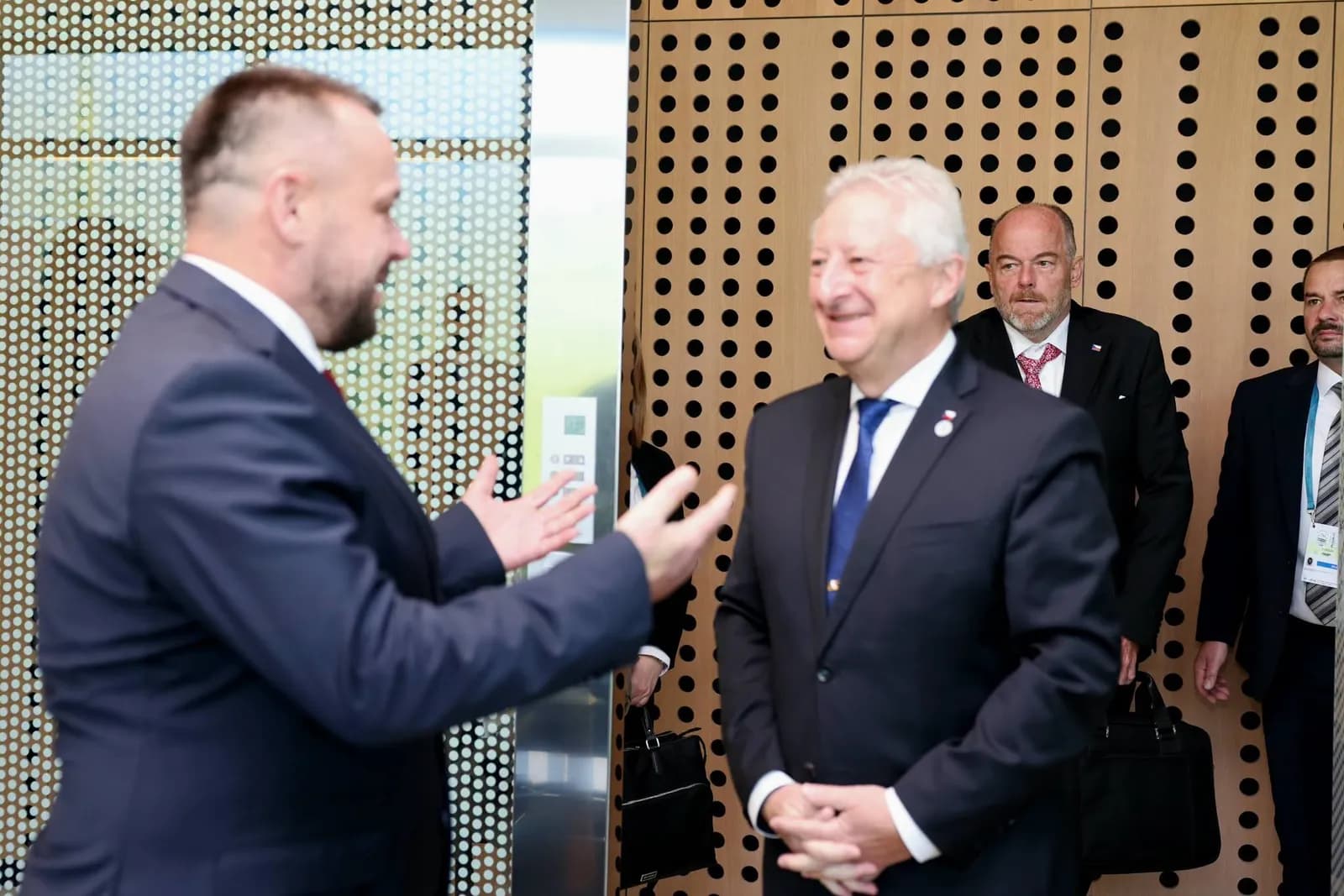 Maqedonci takon ministrin çek të Mbrojtjes, diskutojnë zgjerimin e bashkëpunimit