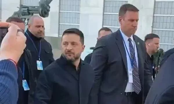Gazetarët rusë e pyesin se kur do të shkojë në Moskë, Zelensky bëhet viral me përgjigjen e tij: Me raketë
