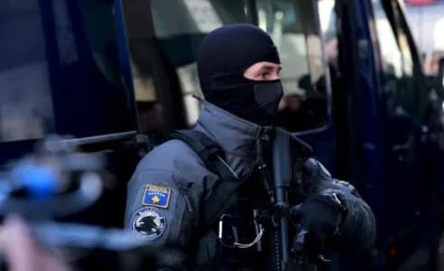 Sekuestrohen mbi gjysmë kilogrami kokainë e marihuanë në Fushë Kosovë, një i arrestuar dhe një në kërkim