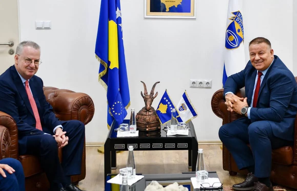 Hoxha pret në takim njoftues ambasadorin e ri të BE-së në Kosovë