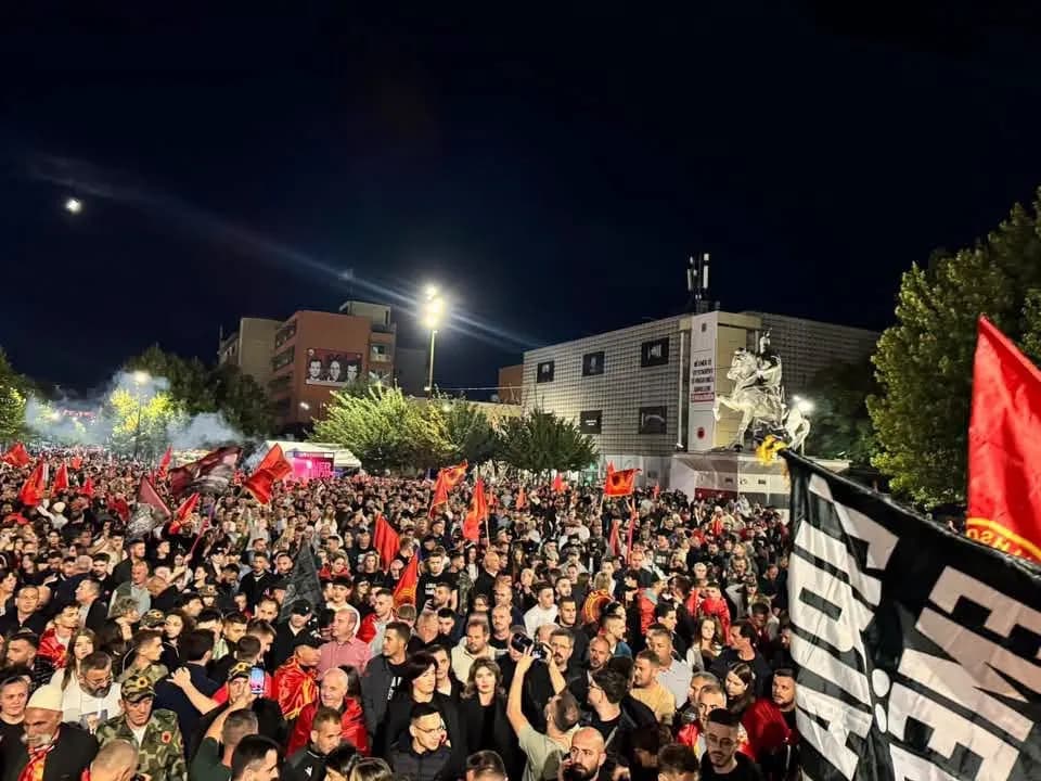 Çitaku publikon foto nga protesta e sontme: Populli në këmbë