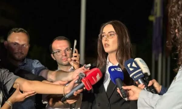 Sala Jashari e zhgënjyer pas vendimit në Hagë, kërkon mbledhjen urgjente të Kuvendit