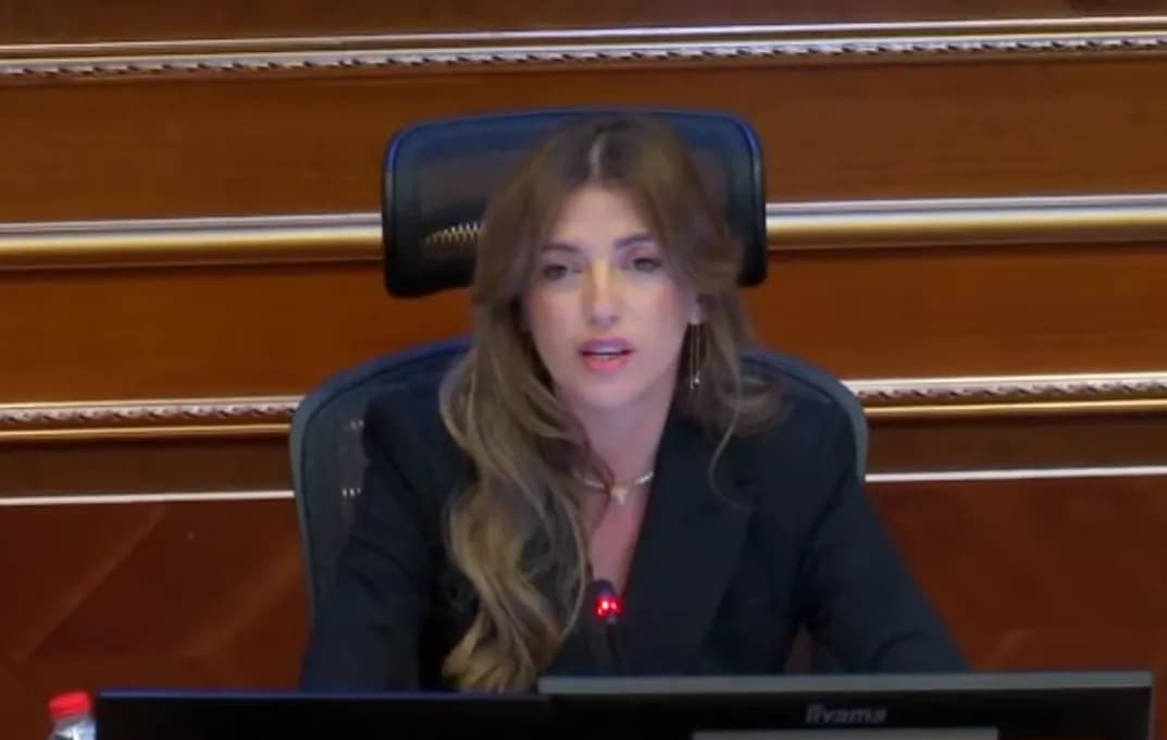 Albulena Haxhiu falënderon deputetët për mbështetjen pasi u zgjodh kryetare e Kuvendit