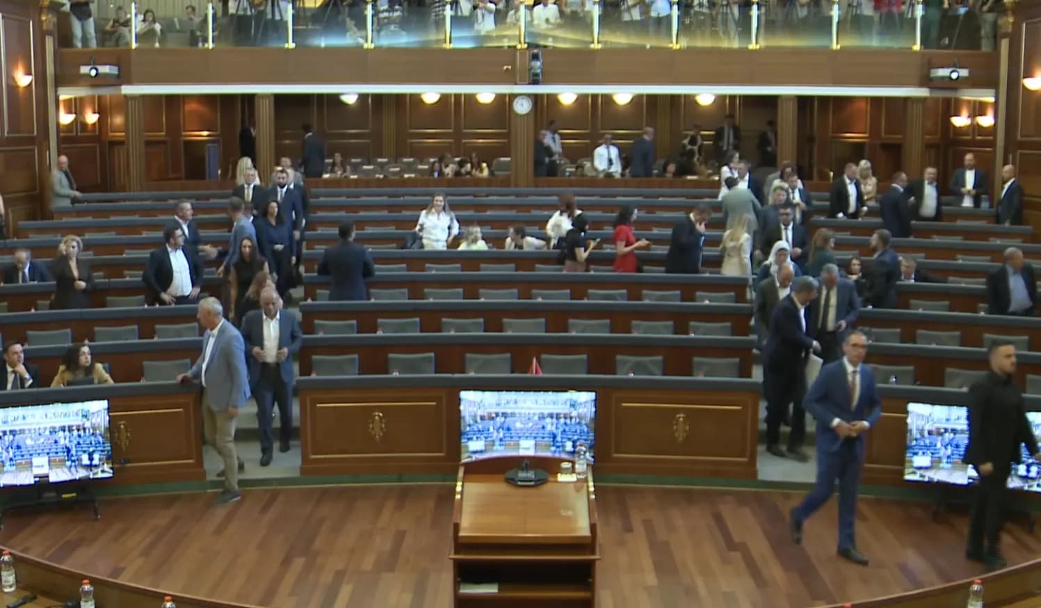 Sërish mospajtime në votimin për nënkryetar, Kuvendi shkon në pauzë
