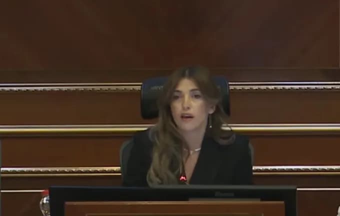 Haxhiu-Simiqit: Popull serb ka vetëm në Serbi, tërhiqeni deklaratën